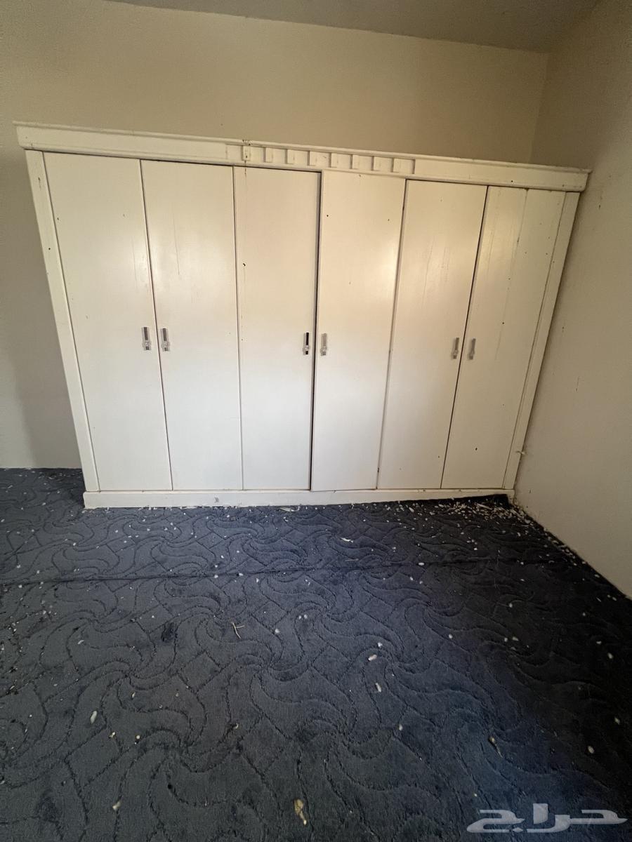 دولاب تسريحه فرشه كلها ب800 جديده مافي سوالب64446631261187110