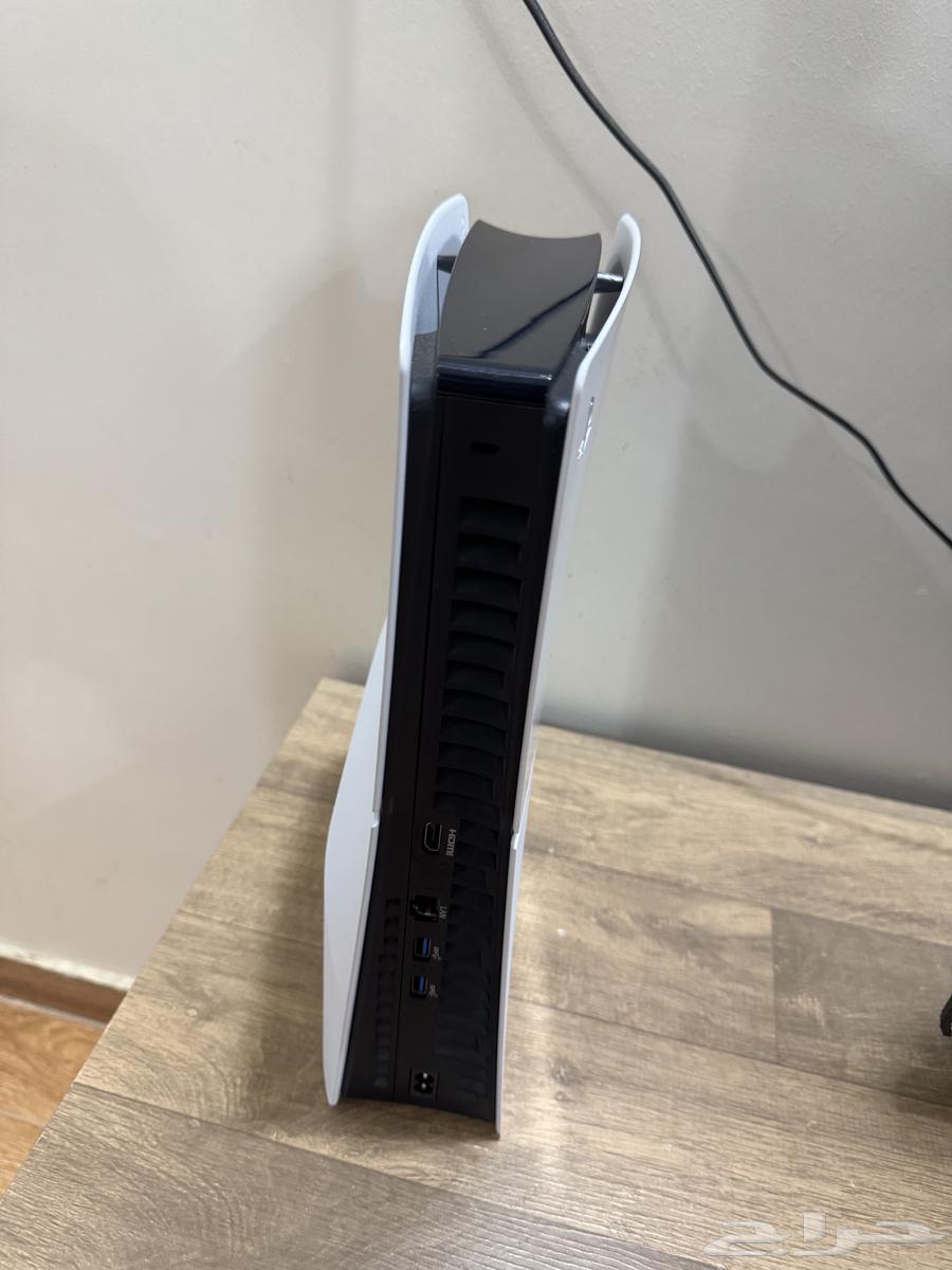 Sony 5 with all accessories, two controllers, and 3 discs64444754803202113