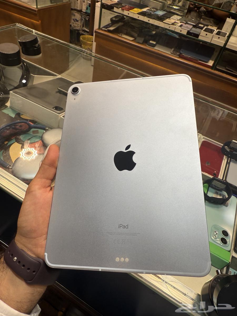 iPad Air 4 256GB with additional chip and charging cable64447798593154112