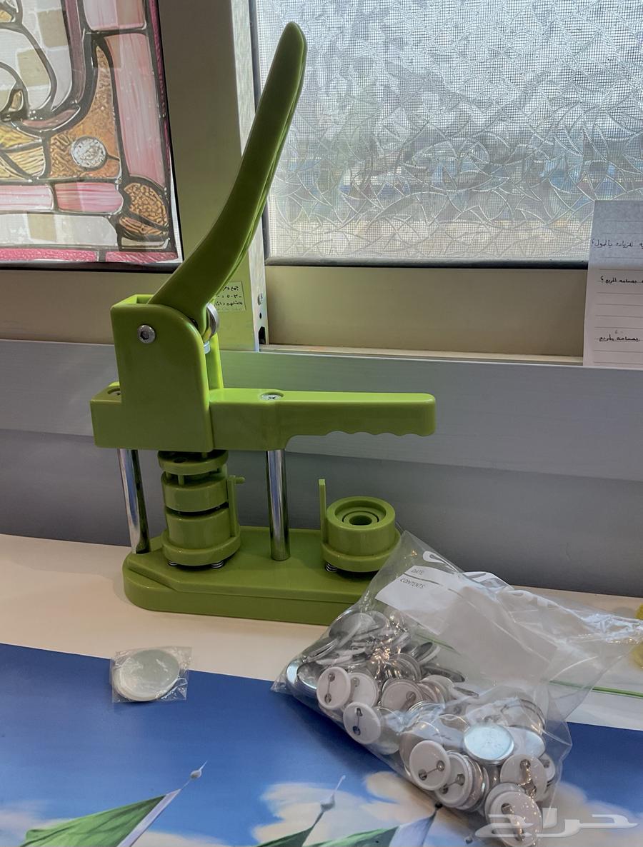 Alhe making brooches with its complete tools64446350563843110