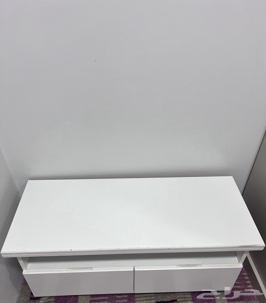 White TV table with two drawers in excellent condition except for very slight scratches hardly visible
and God willing we agree on the price64443209554306111