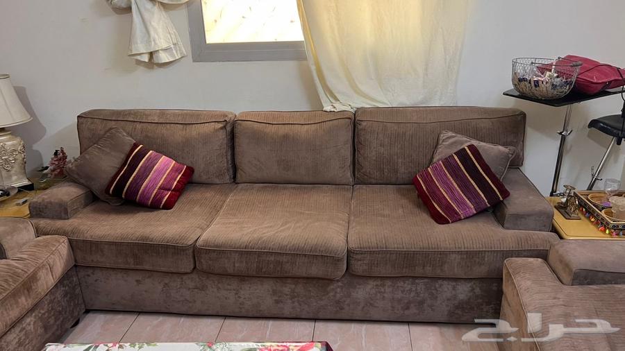 Sofa and table64444862844545112