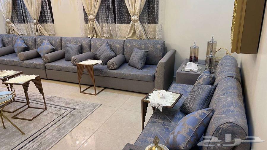 للبيع كنب منجد بحاله ممتازه64447851114113111