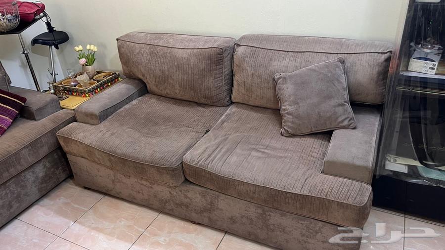 Sofa and table64444862844545111