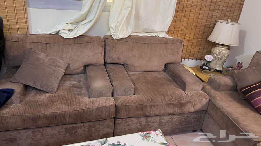 Sofa and table64444862844545110