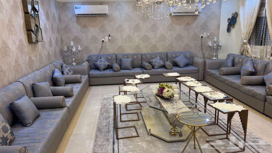 للبيع كنب منجد بحاله ممتازه64447851114113112