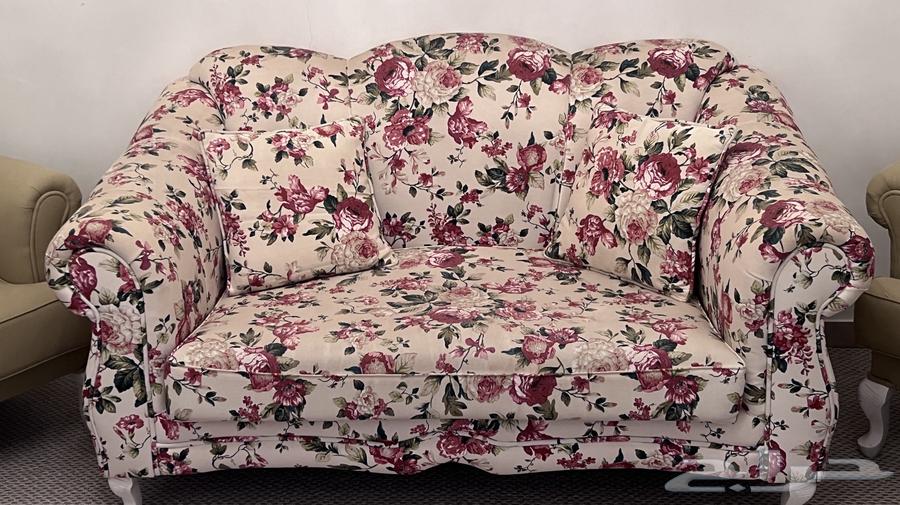 Selling a 5-piece sofa set, 3 large curtains, 2 small curtains, and a carpet64442516110081111