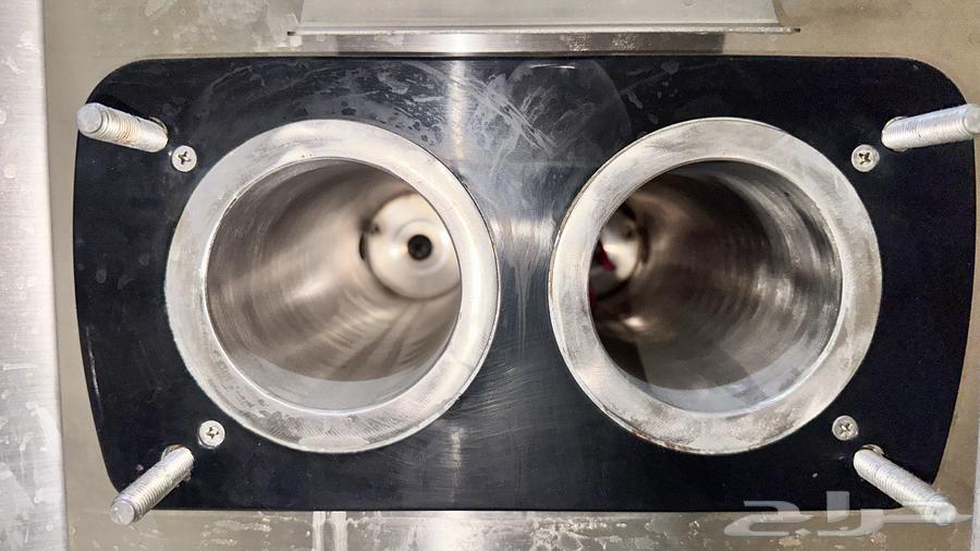 The ice cream machine is clean for sale, short size not long64447042533379113