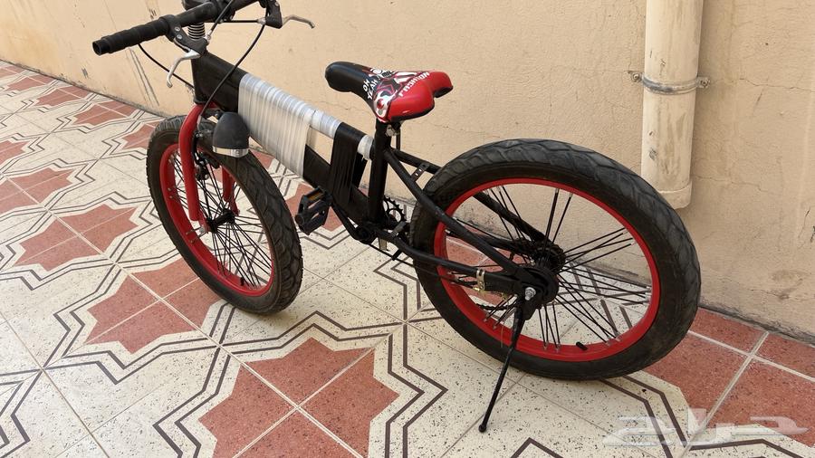 سيكل للبيع يبي له صيانه خفيفه مثل السلسله64445757394049110