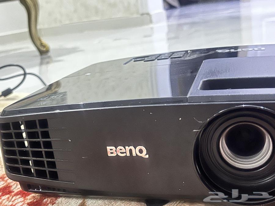 Projector64447015769474113