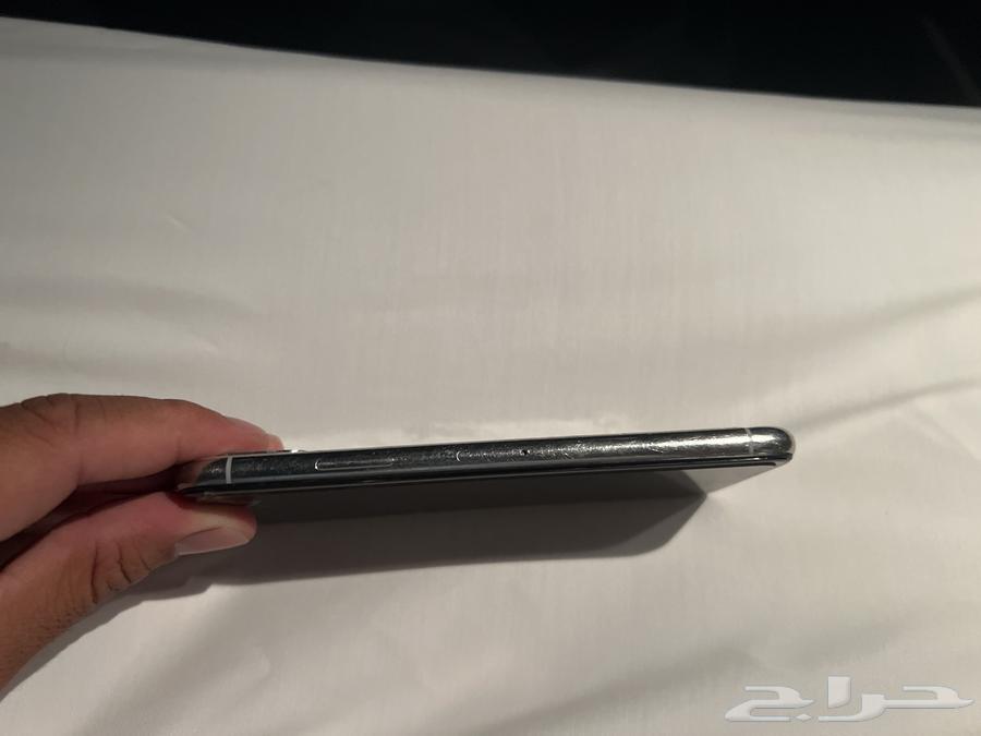 ايفون للبيع طافي له 6شهور ولا اعلم عنه شي64448566953219112