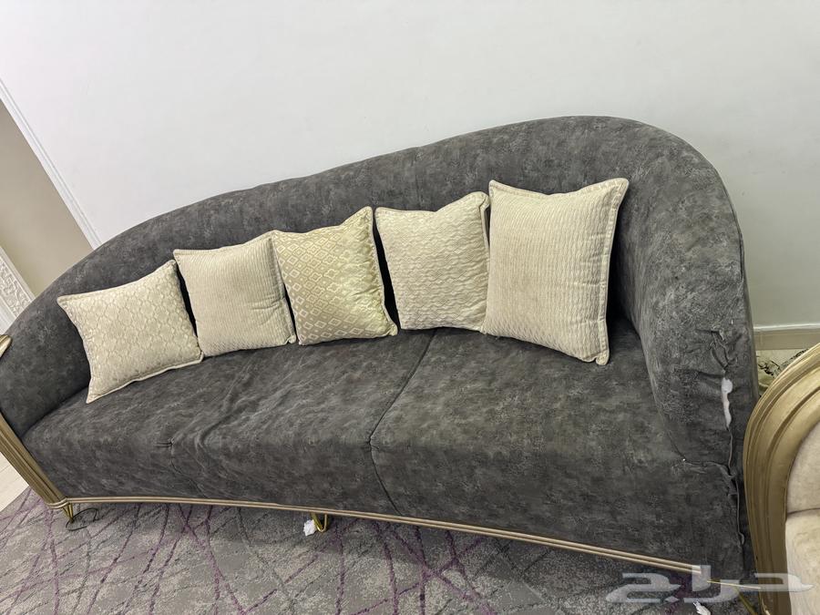 Sofa and table64447560767745111