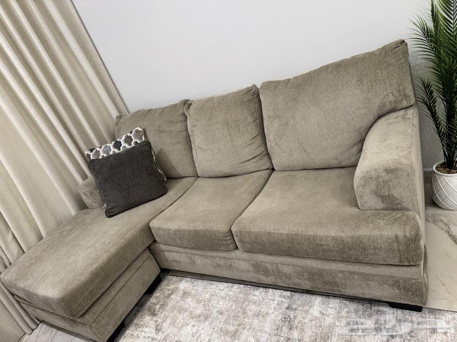 كنب زاوية من اشلي مع 4 خداديات64445811371393111