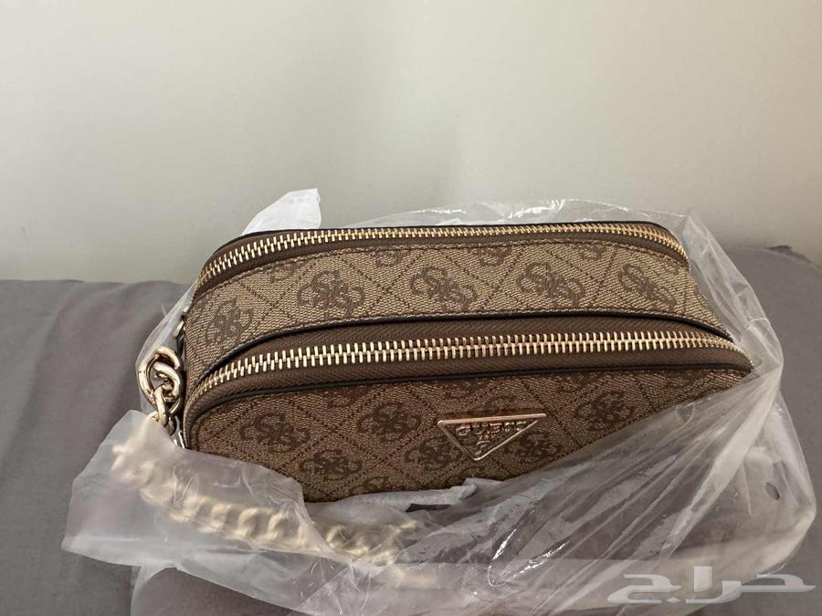 شنطه Guess جديدة للبيع اقل من سعر المعرض ب 200 ريال64446162368642114