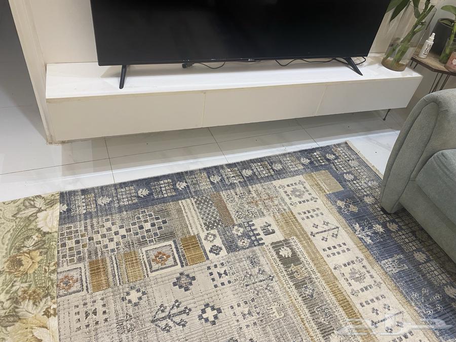 طاولة تلفزيون مترين في 22 لون ابيض للبيع ب 200 ريال64449220862723112