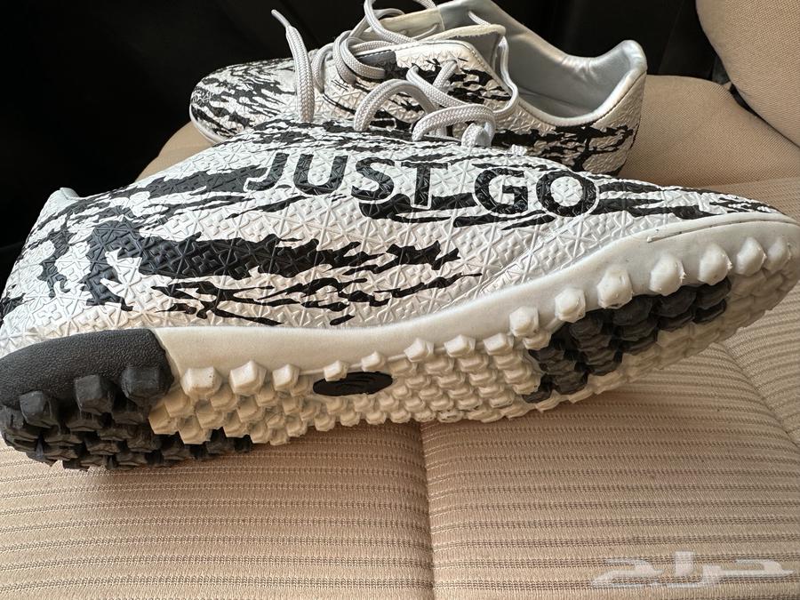 للبيع جزمة رياضية شبه جديدة استخدام مره واحدة مقاس 4264443923579522111