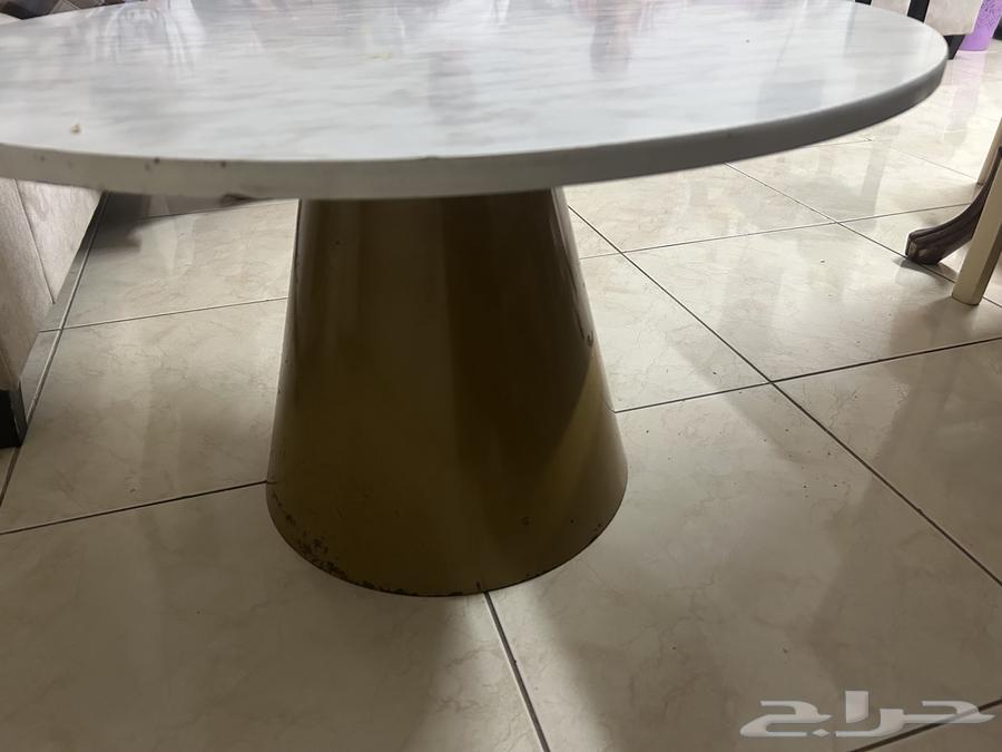 طاولة مستعمله للبيع64445472571267112