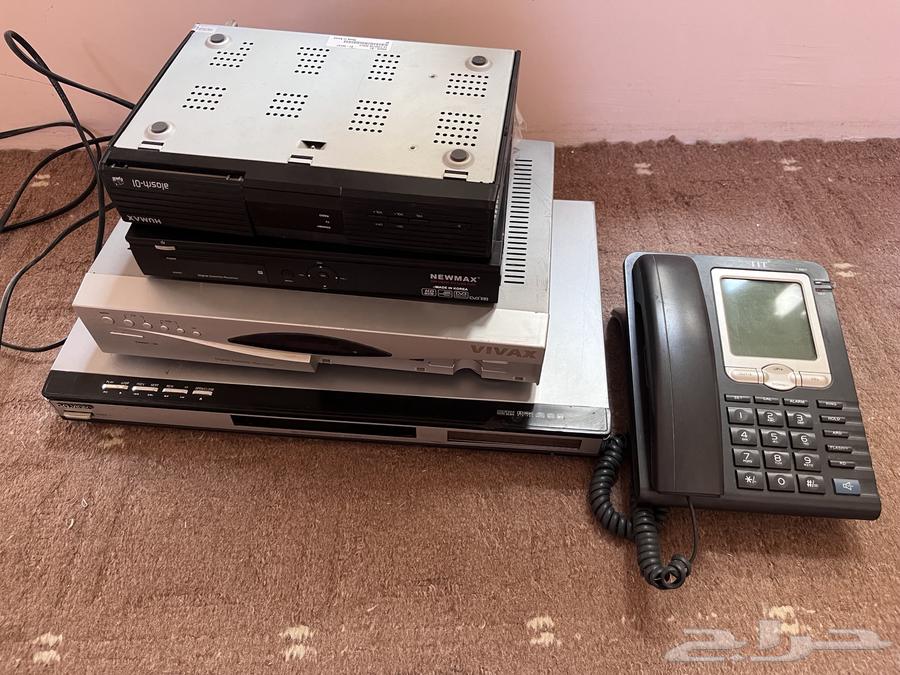 2 رسيفر قديم و 2 فيديو قديم وتلفون للبيت64446189386883110