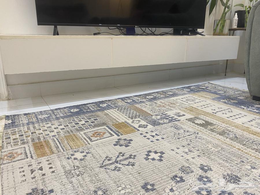 طاولة تلفزيون مترين في 22 لون ابيض للبيع ب 200 ريال64449220862723111