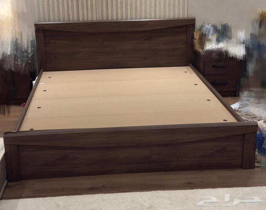 Bed without mattress from Home Center in excellent condition64443384884481111