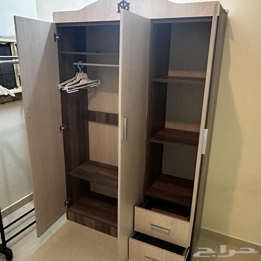 سريرين   دولاب   طاولة صغيرة (للبيع)64449287898626112