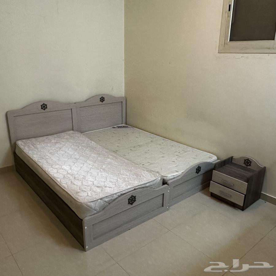 سريرين   دولاب   طاولة صغيرة (للبيع)64449287898626110