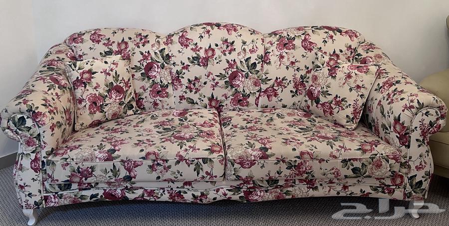 Selling a 5-piece sofa set, 3 large curtains, 2 small curtains, and a carpet64442516110081110