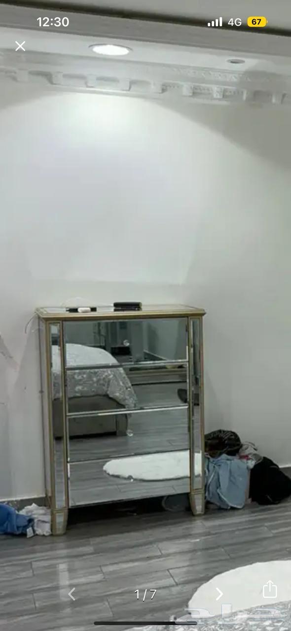 طاولة شفنيرة وتسريحة وطاولتين جنب الراس وطاولة وسط64448873727490110