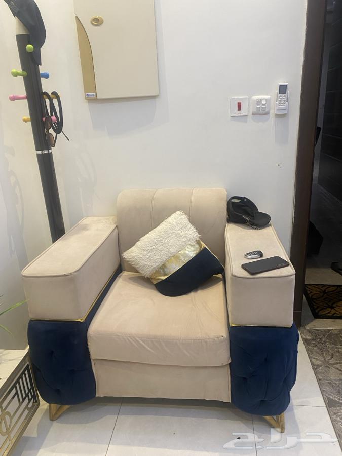 Sofa set consisting of 5 pieces and 3 service tables, and a cover64446563255809111