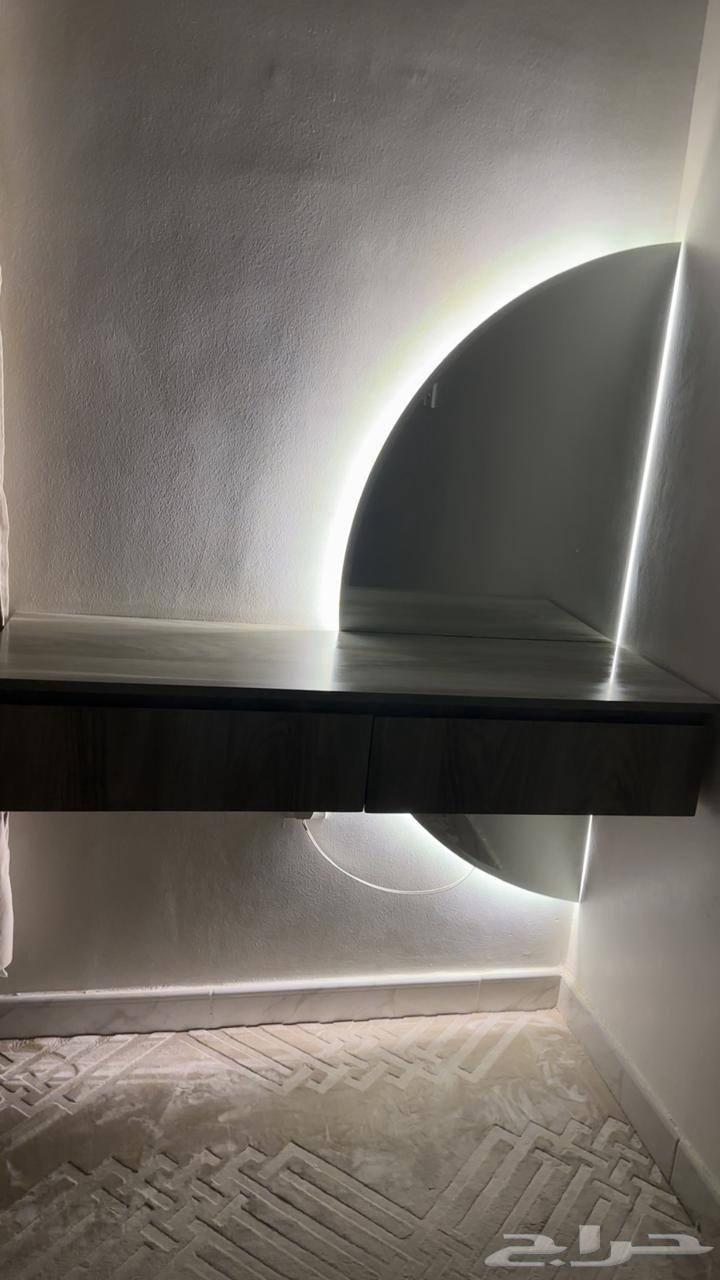 Shelf with clean mirror for sale in Jeddah 20064443722639873111