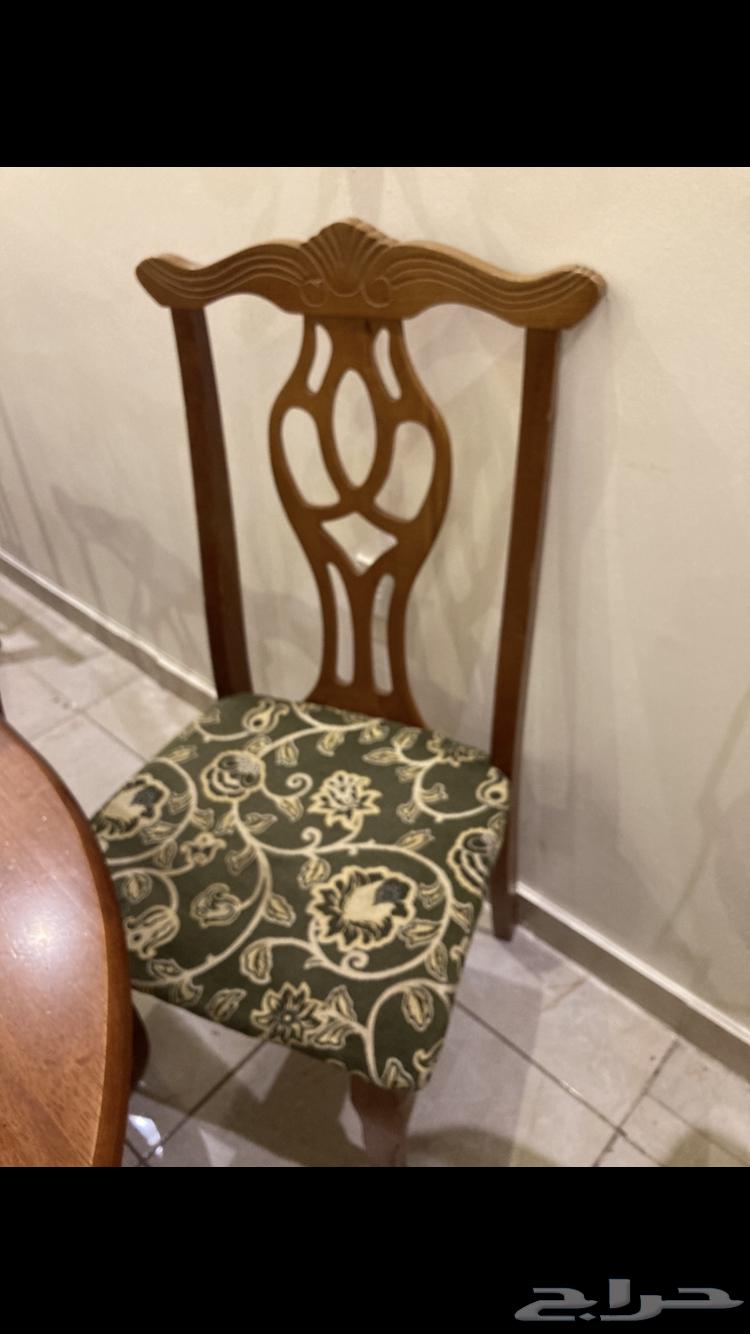 Large table with 8 chairs64443317378435112