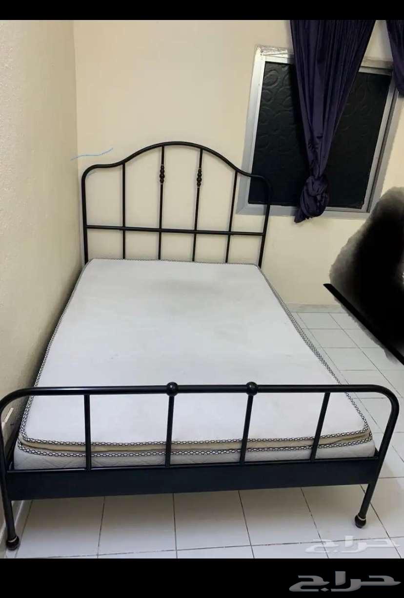 سرير ايكيا اسود مستعمل نظيف64444485784834113