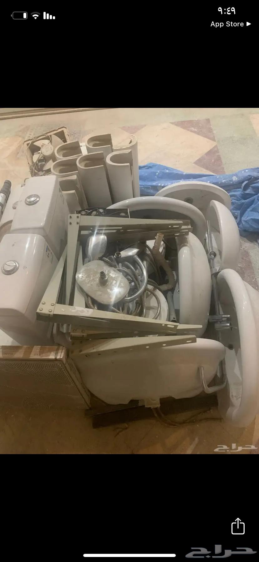 Bathroom Chair, Sinks, and Heater64448793526145110