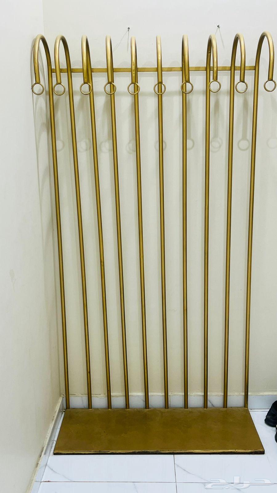 طاوله وعلاقه عبايه64443250019330112