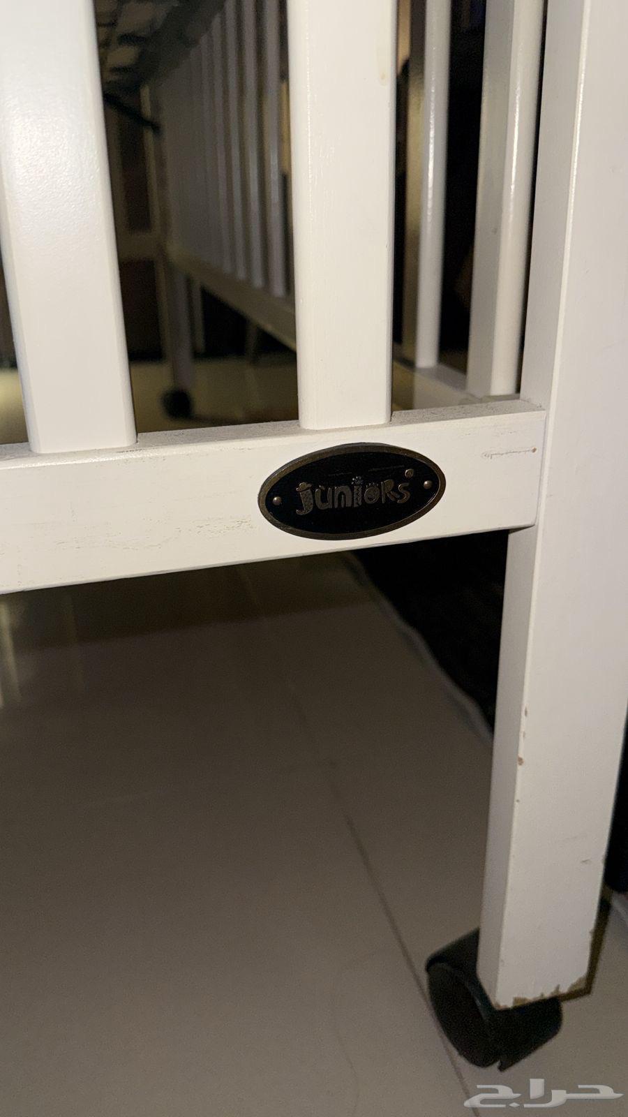 للبيع سرير اطفال خشبي64444580257411111