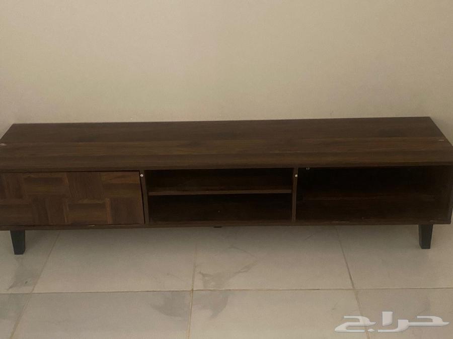 A new luxurious table, perfect for screen and more64445675979009110