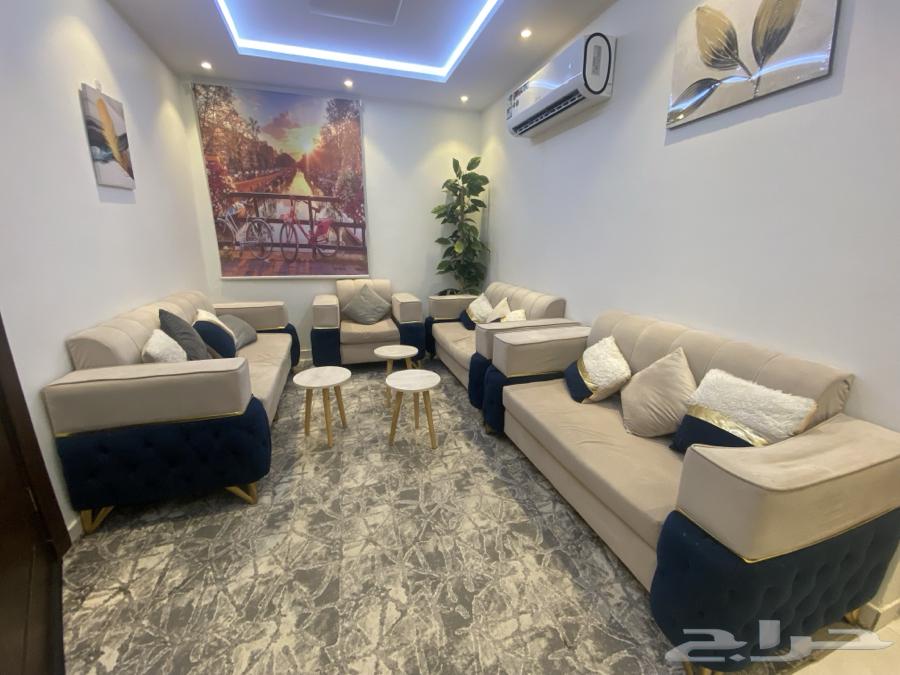 Sofa set consisting of 5 pieces and 3 service tables, and a cover64446563255809114