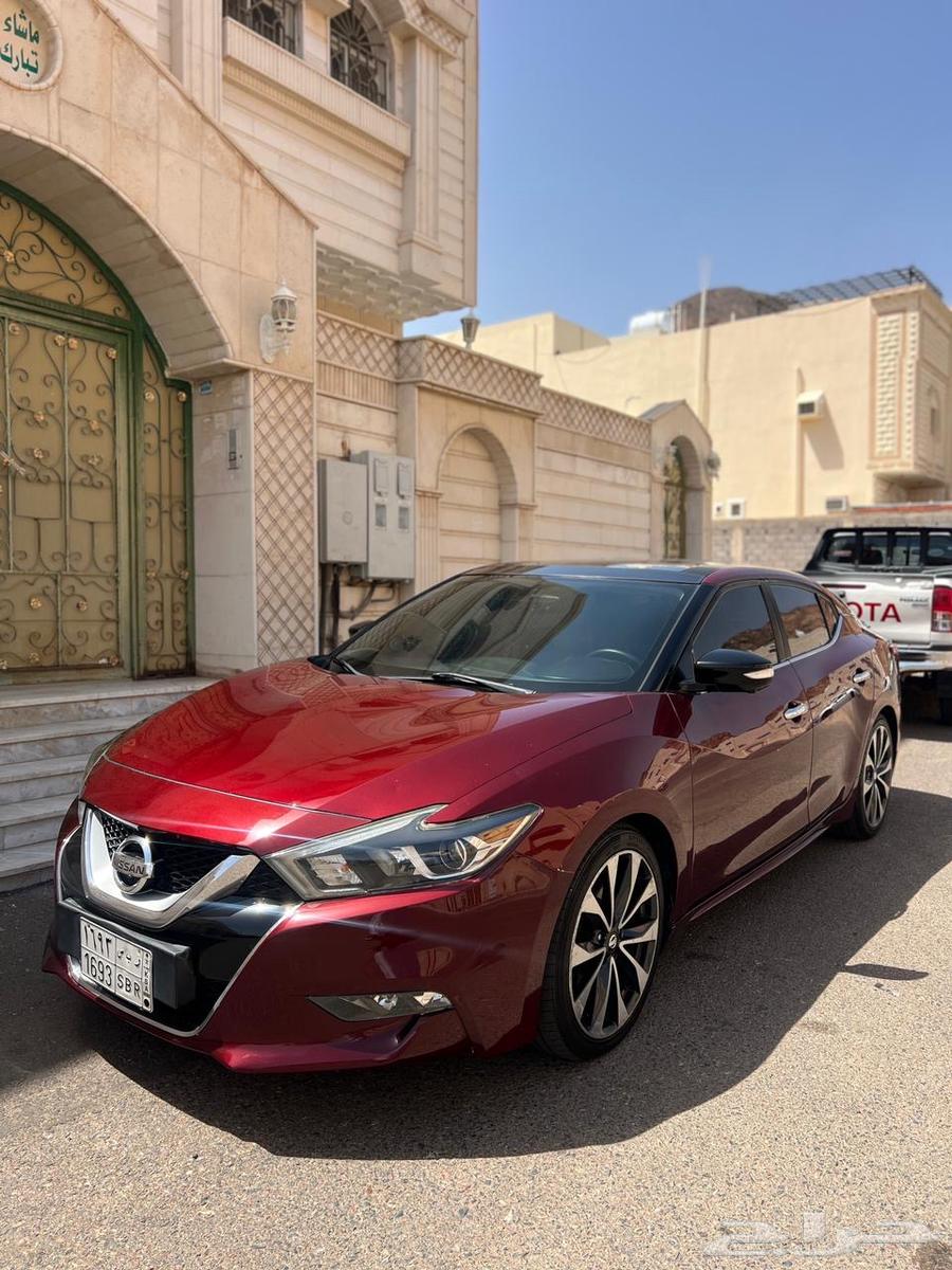 Maxima 1764608078374915110