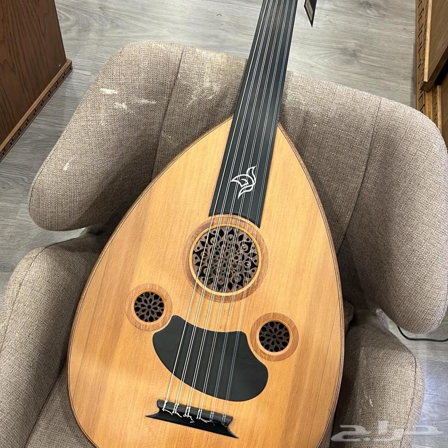 عود موسيقي زرياب (للبيع المستعجل)64456995875842110