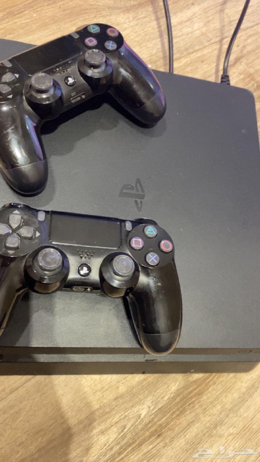 PlayStation 4 working well with two controllers and a cable64457063996035111