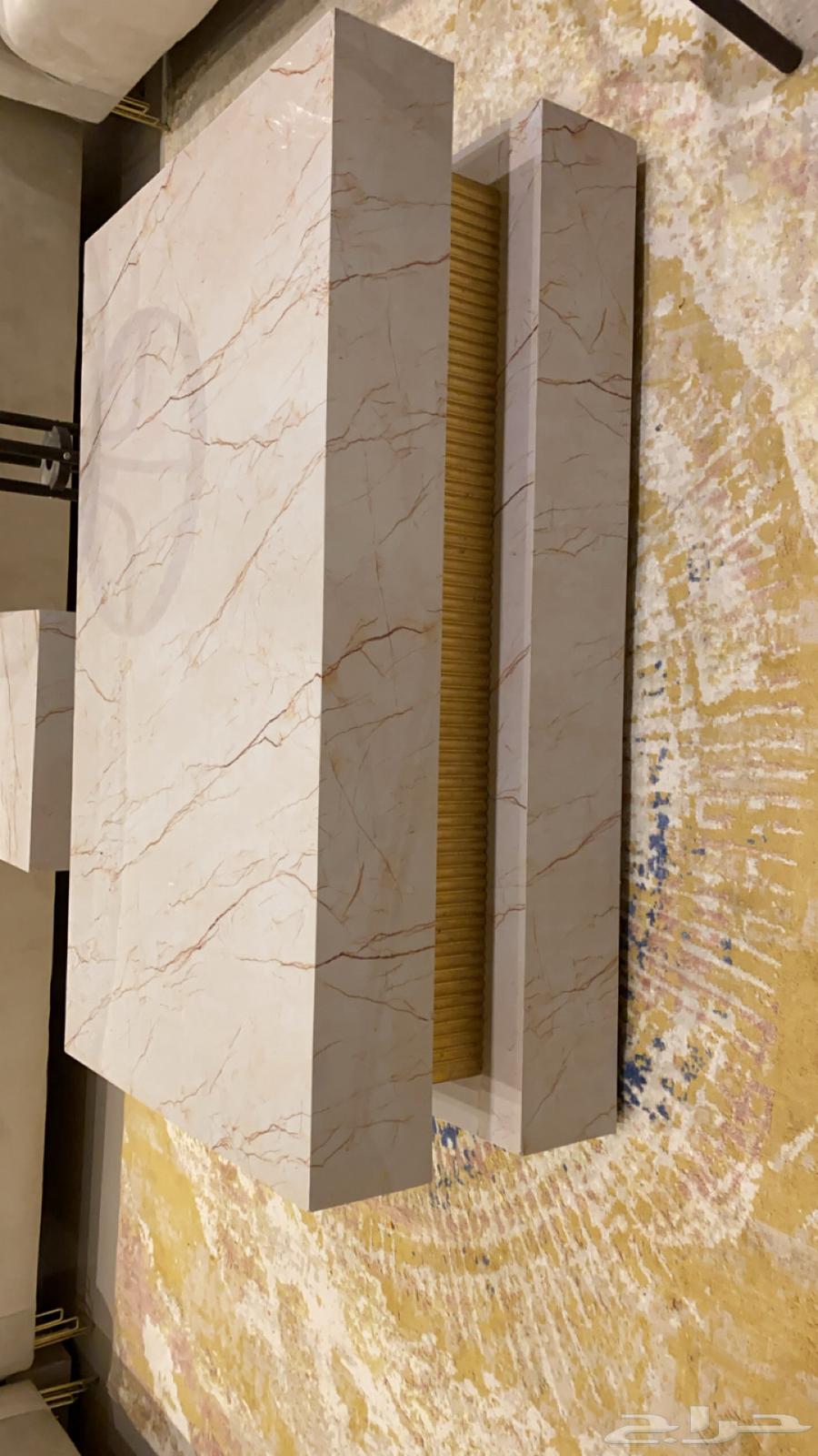 للبيع طاولات جديدة ونظيفه كبيره مع 4 خدمه64450611358723110