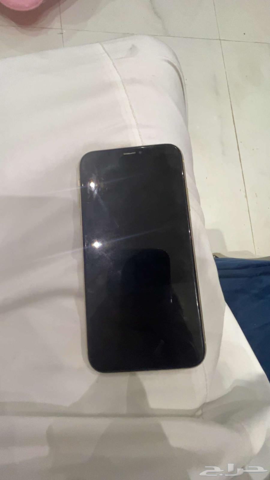 iPhone XR is clean, has a minor issue but the camera doesn't work64454908839297110