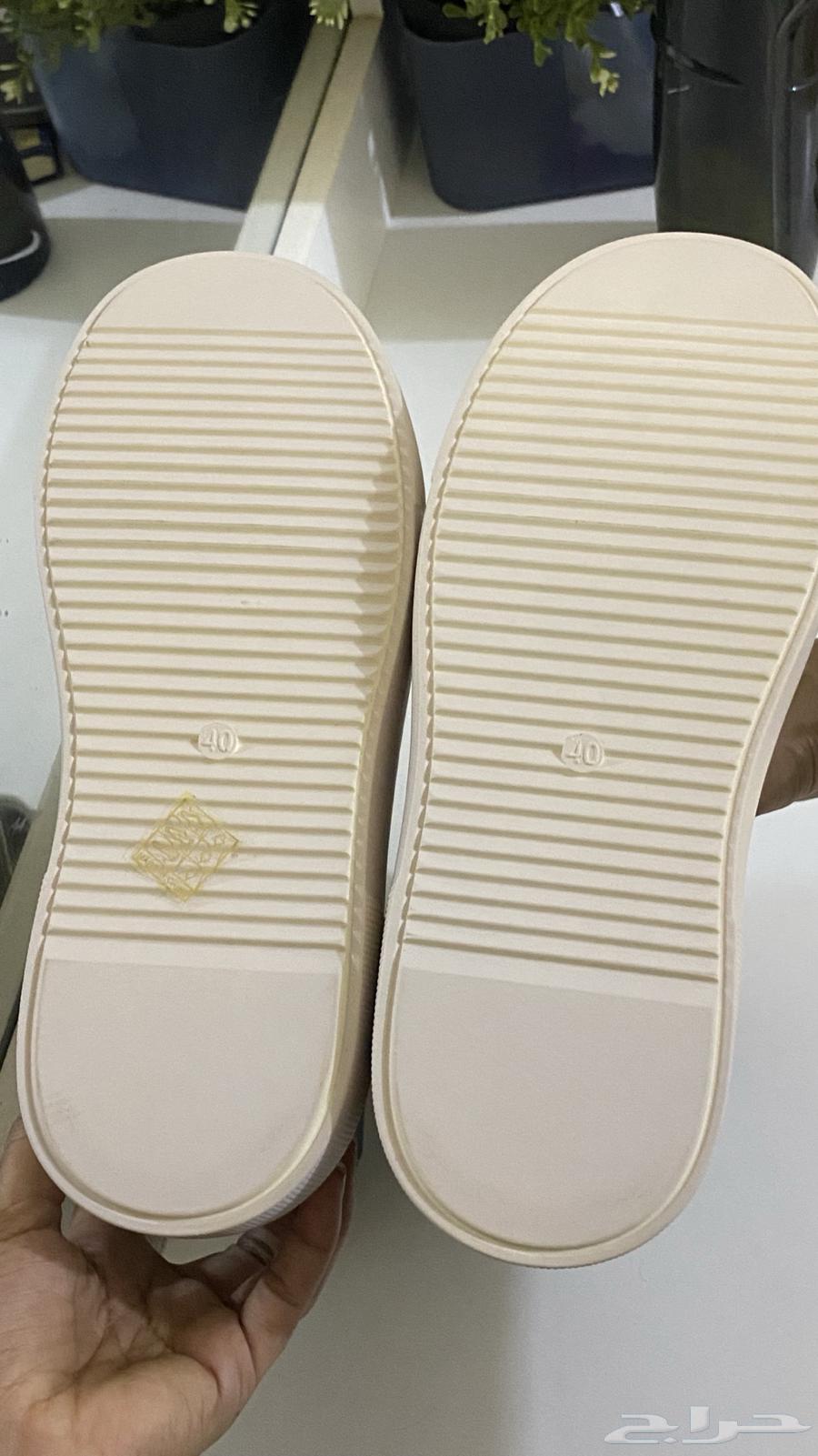 New shoes, unused, in their box64455086186369111