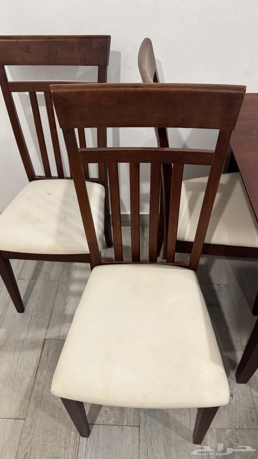Table with 6 chairs in excellent condition64455318331779113