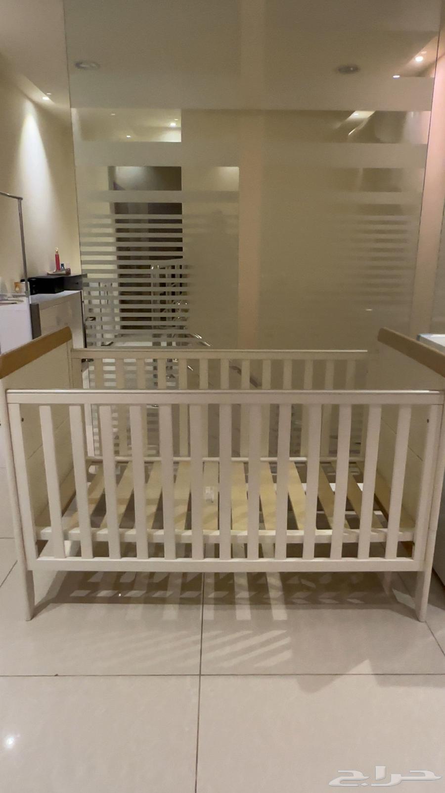 سرير اطفال من بوتري بارن64456831469569110