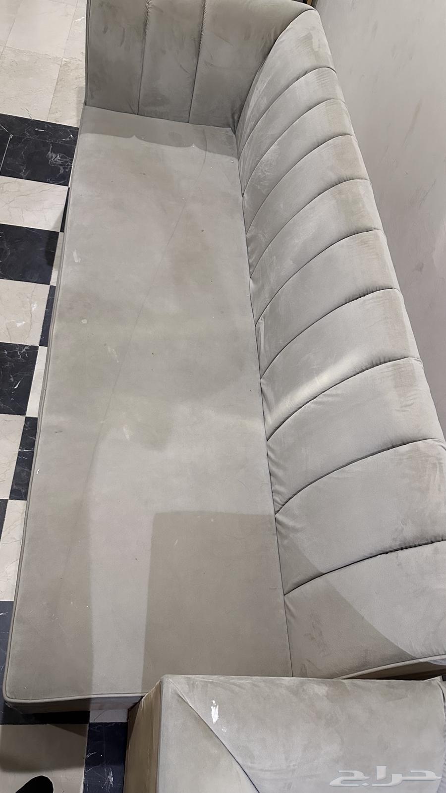 كنب يجي حرف U وحرف L64454481991426112