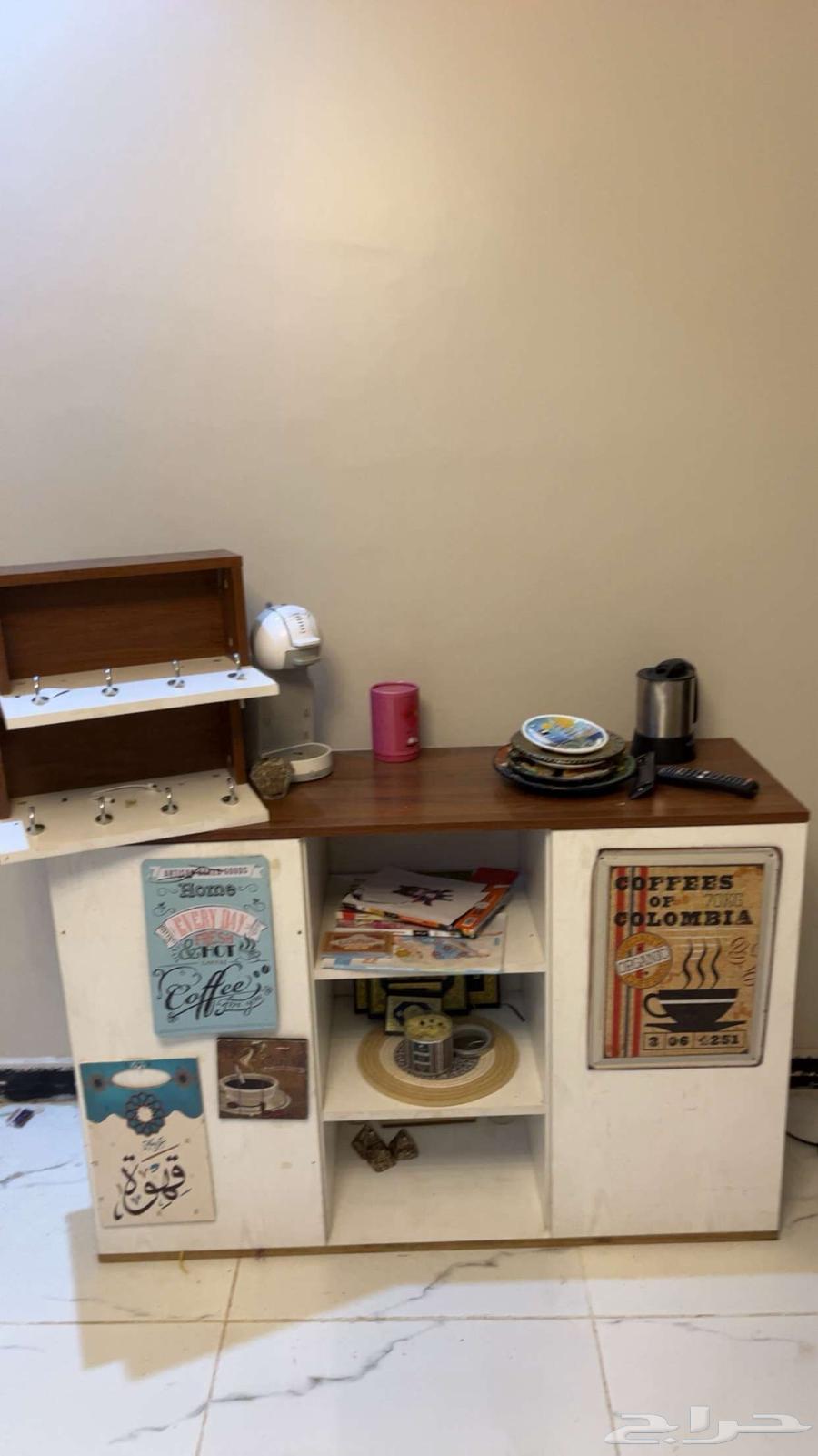 اثاث وطاولات للبيع64453806437889111