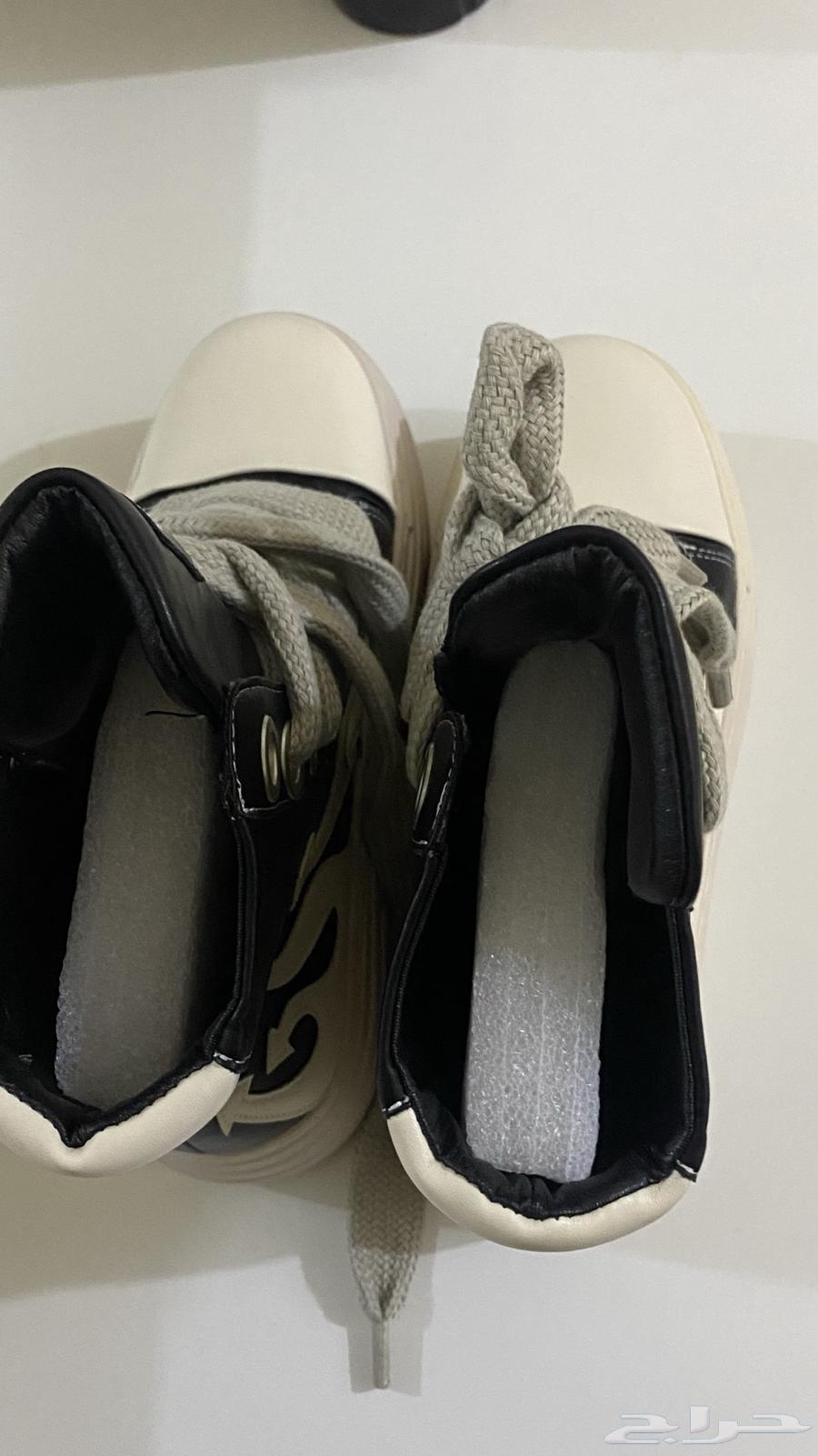 New shoes, unused, in their box64455086186369110