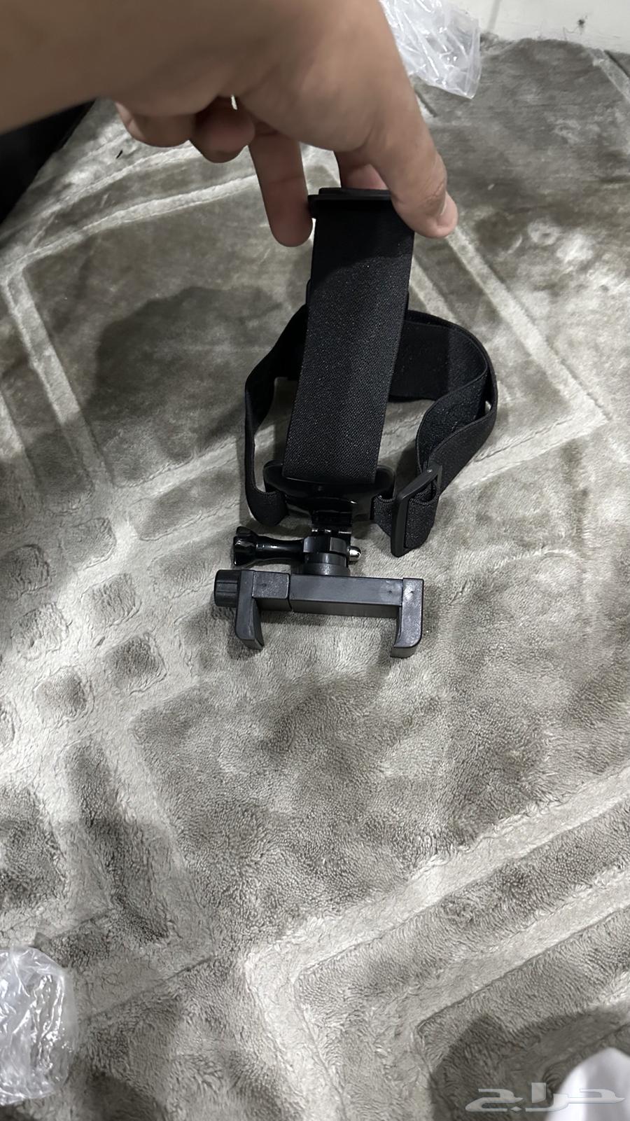 Portrait stand back and head64451686394625113