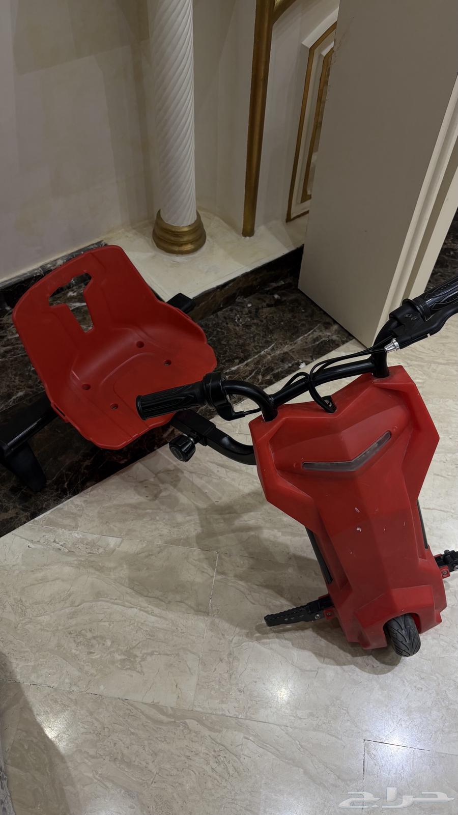 سكوتر كهربائي بلون احمر64467270867074110